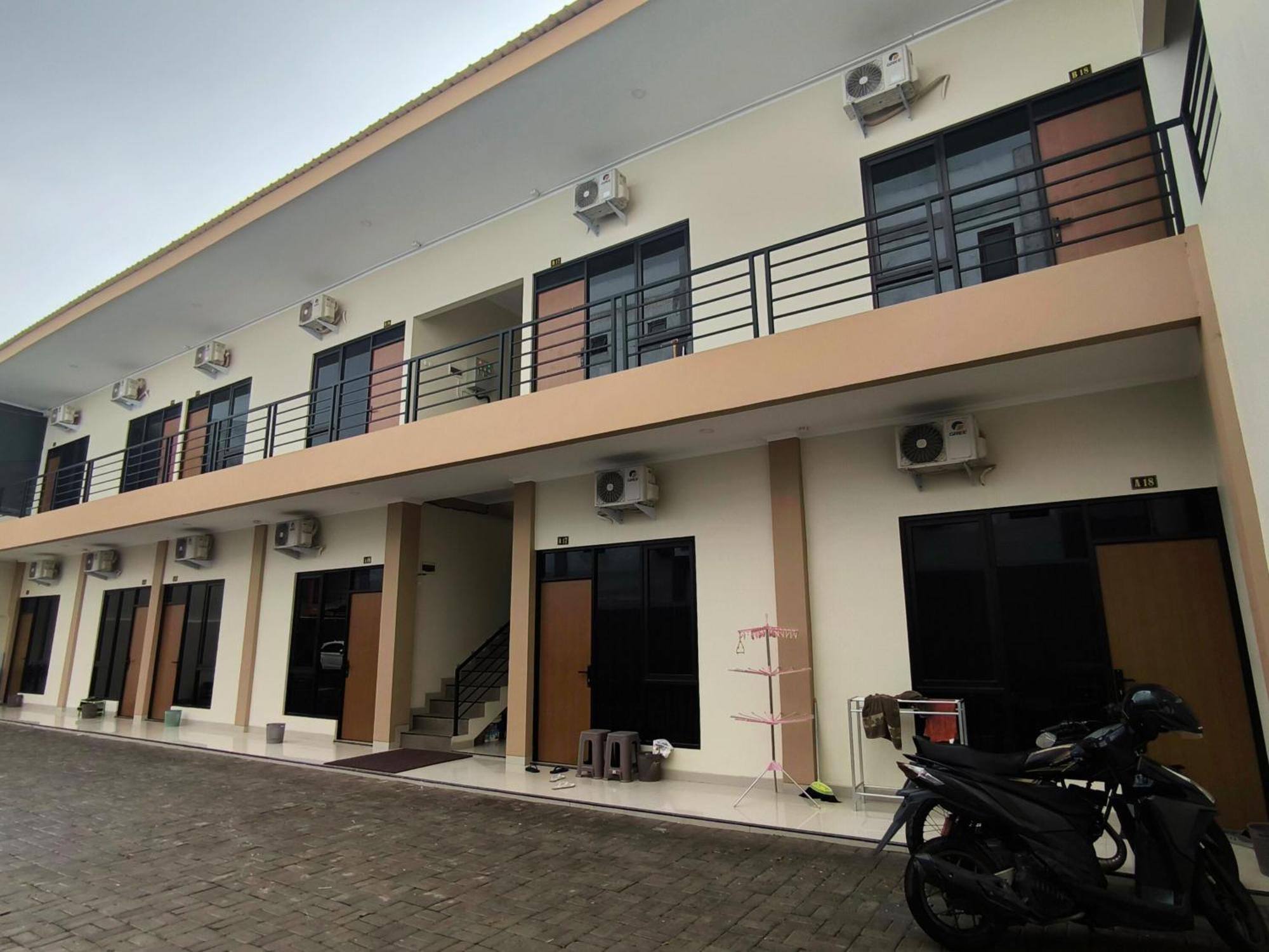 Tentrem Guesthouse Baru Pati Bagian luar foto