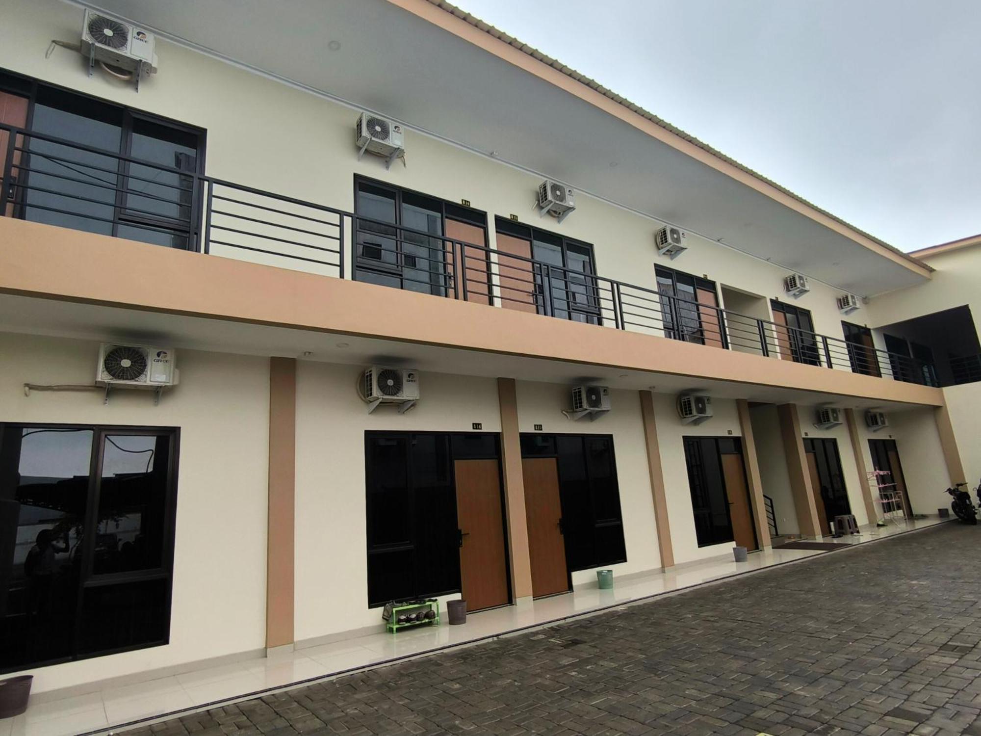 Tentrem Guesthouse Baru Pati Bagian luar foto