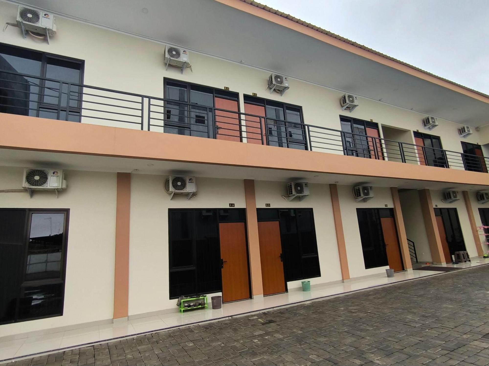 Tentrem Guesthouse Baru Pati Bagian luar foto